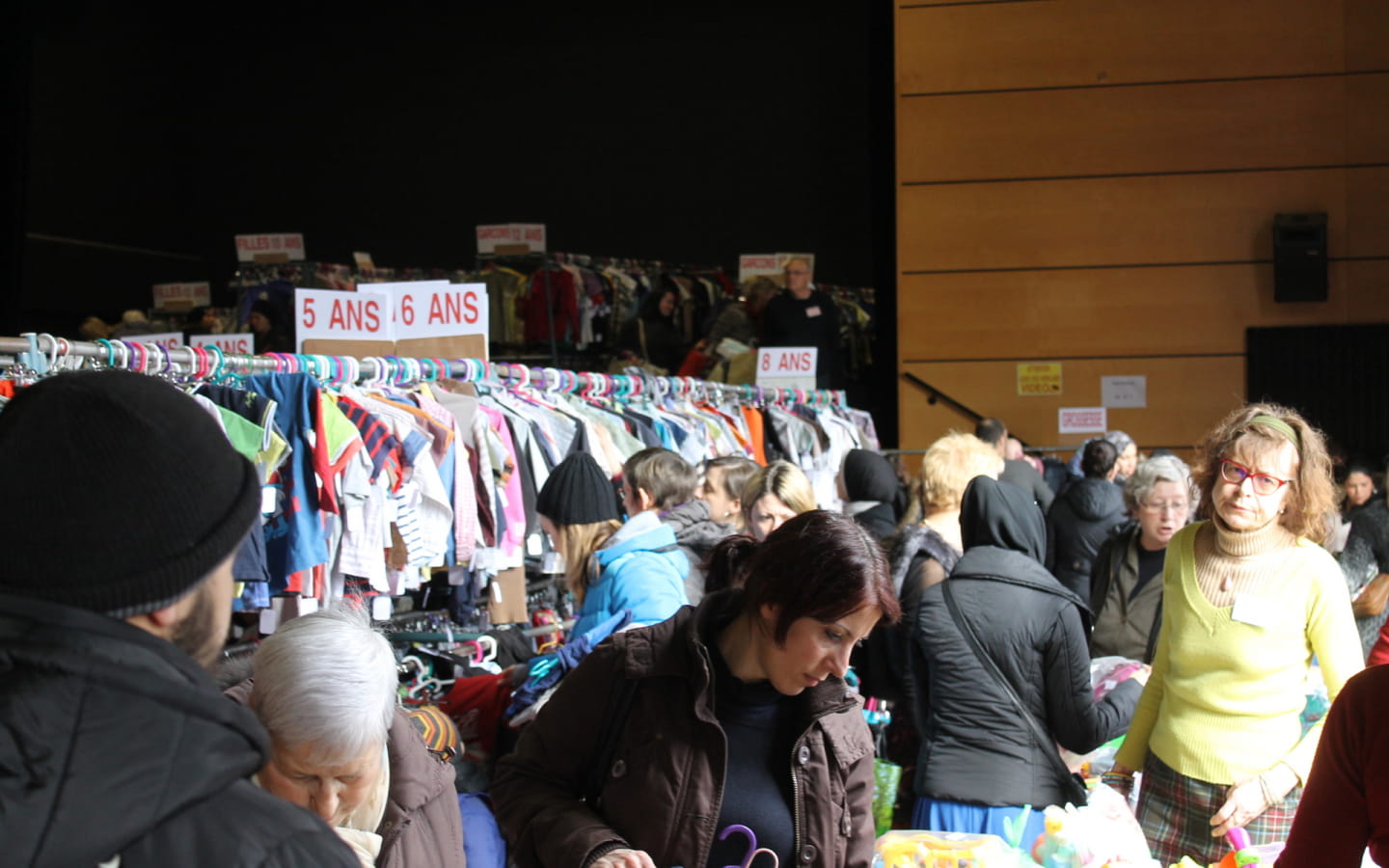 Union des Familles d'Audincourt clothes market