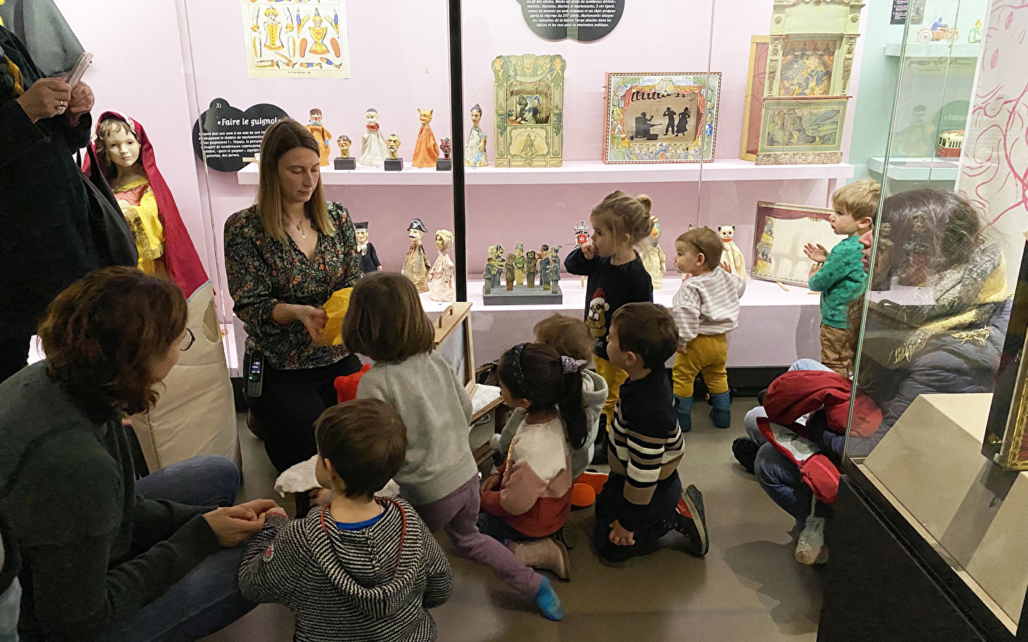 Polar bears in the museum' storytelling tour