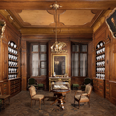 Guided tour of old Lons and the Hôtel-dieu (town hall)