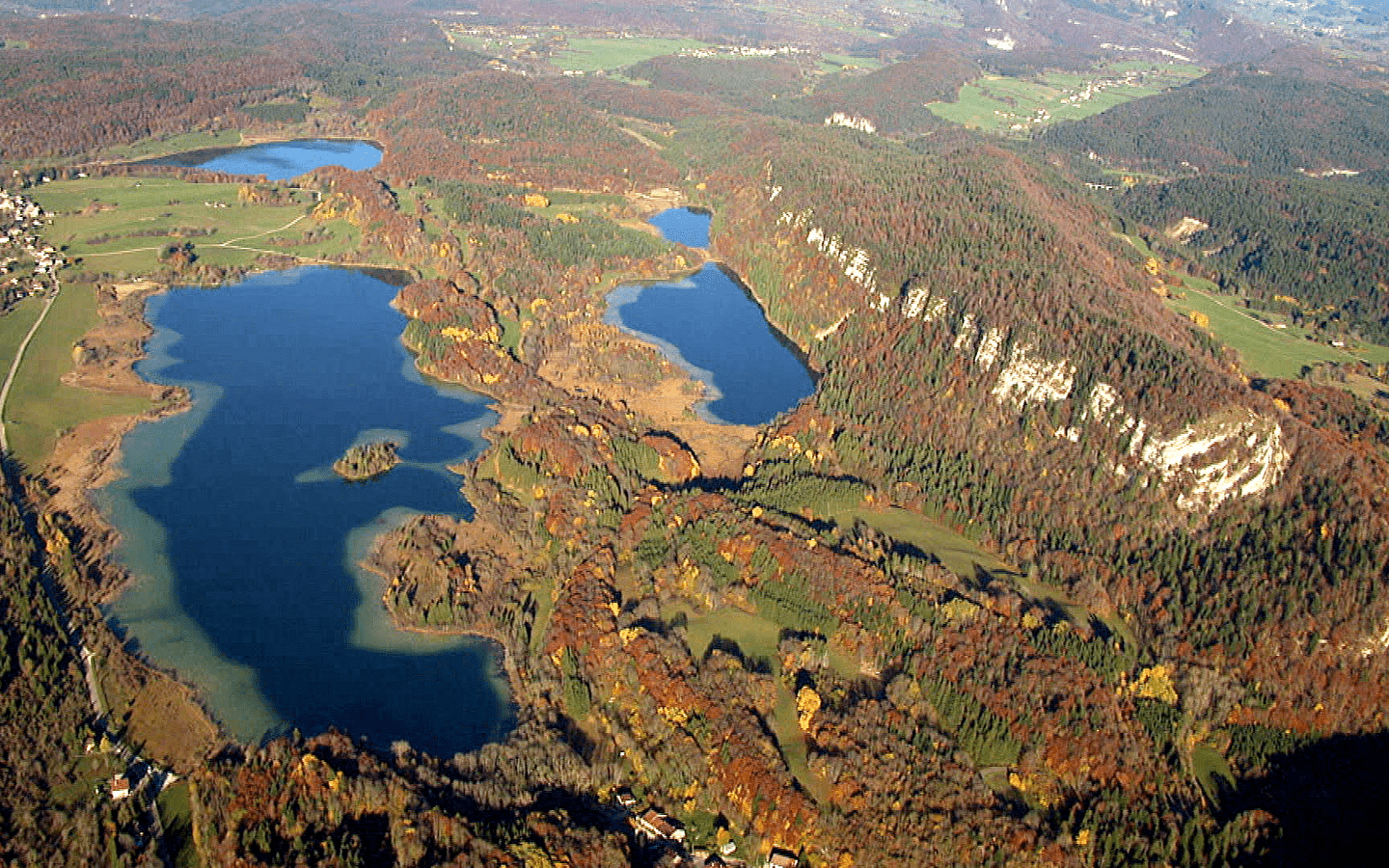 The Aigle peak and the 4 Lakes viewpoint