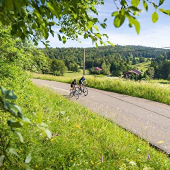 Discovering the highest lake in the Jura - Cycle route 05 - LONGCHAUMOIS