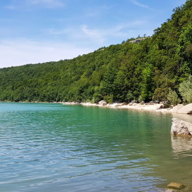 Plage du Domaine de Chalain