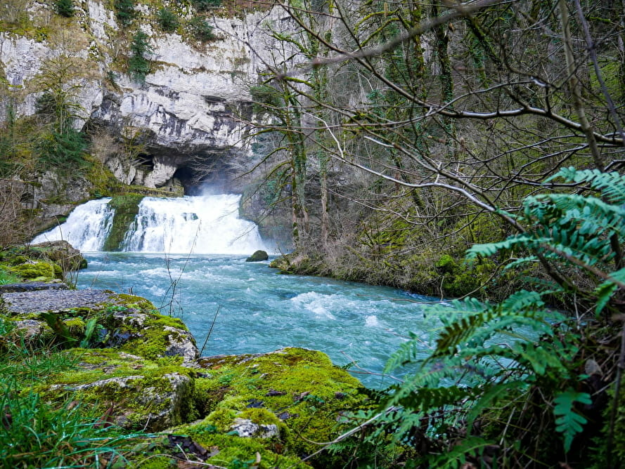 File:Alaise, belvédère sur la vallée du Lison.jpg - Wikimedia Commons