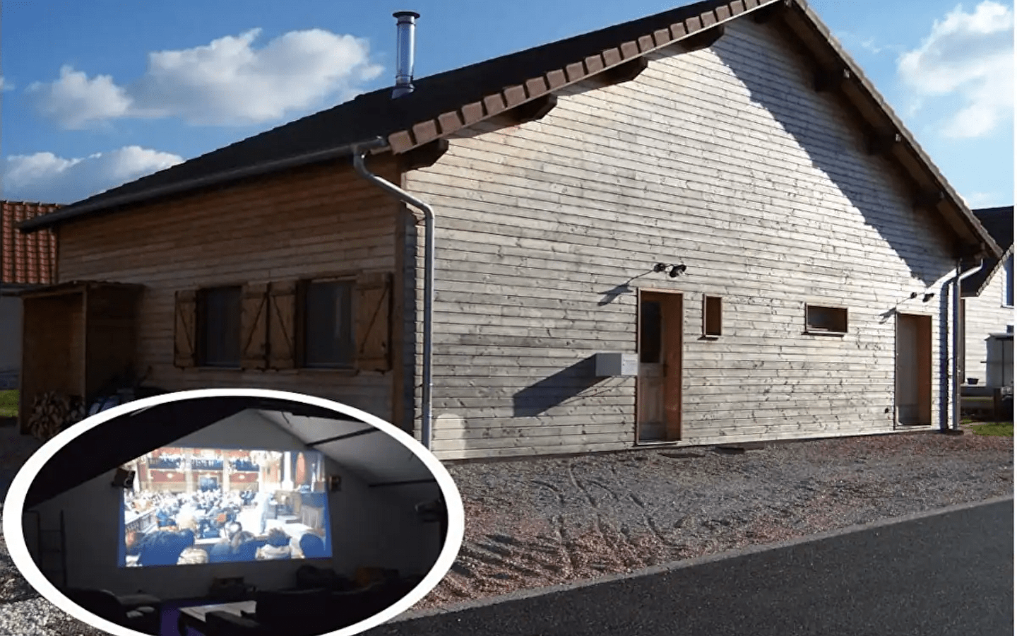 Maison en bois avec salle de cinéma à la campagne