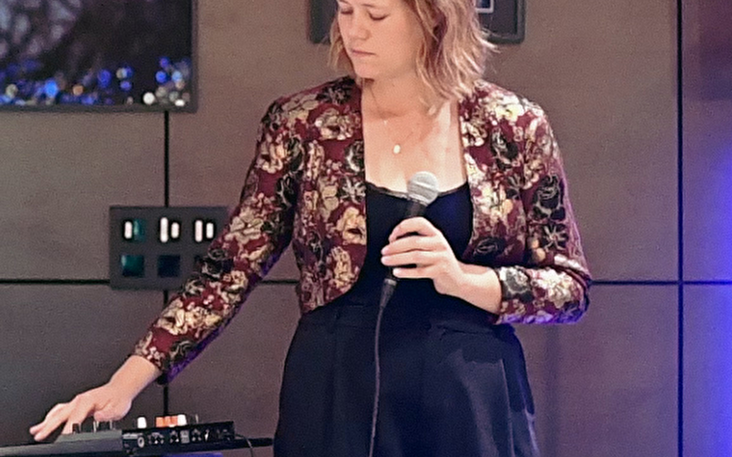 Intimate piano/voice concert Julie Castaing