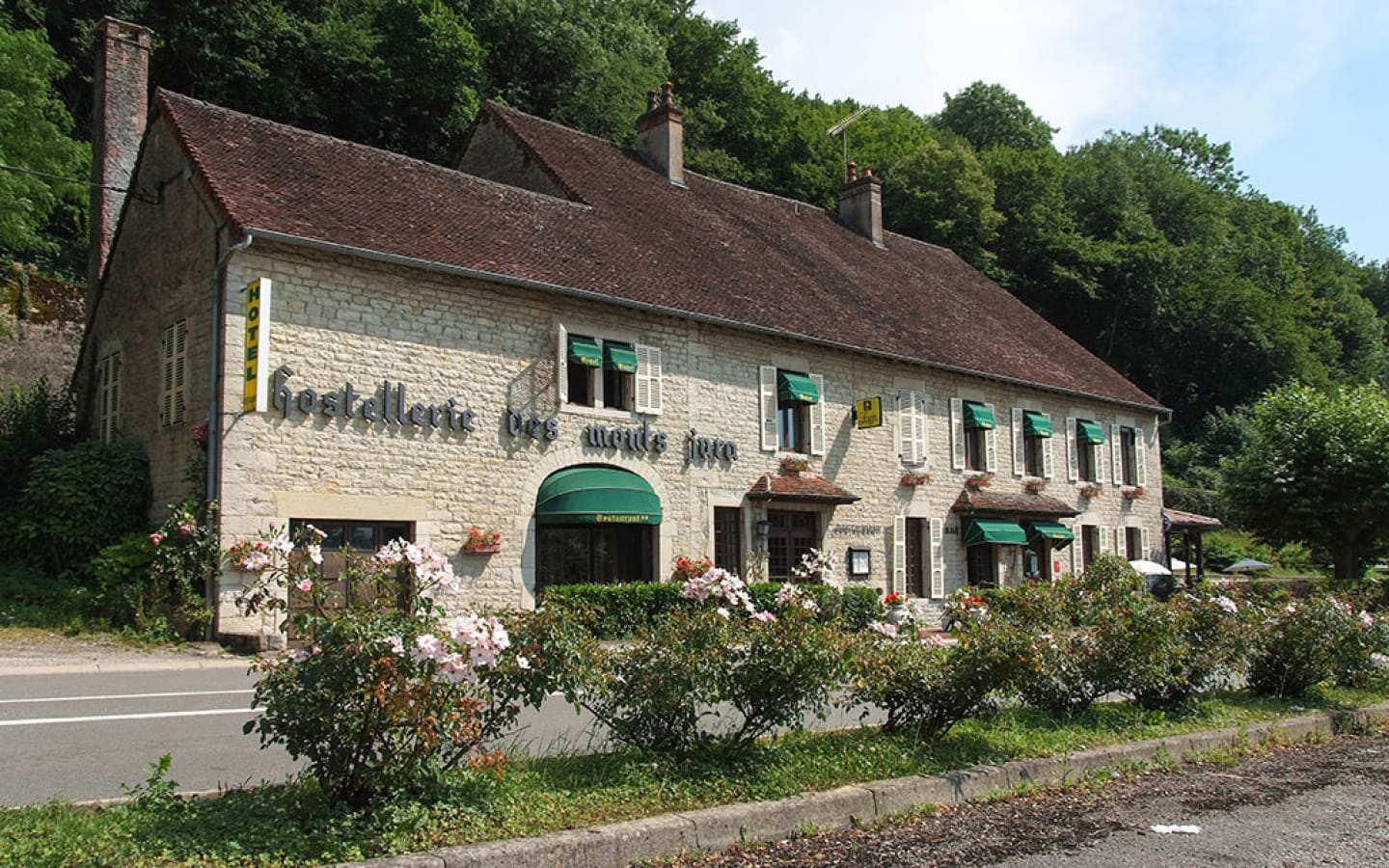  Hostellerie des Monts Jura