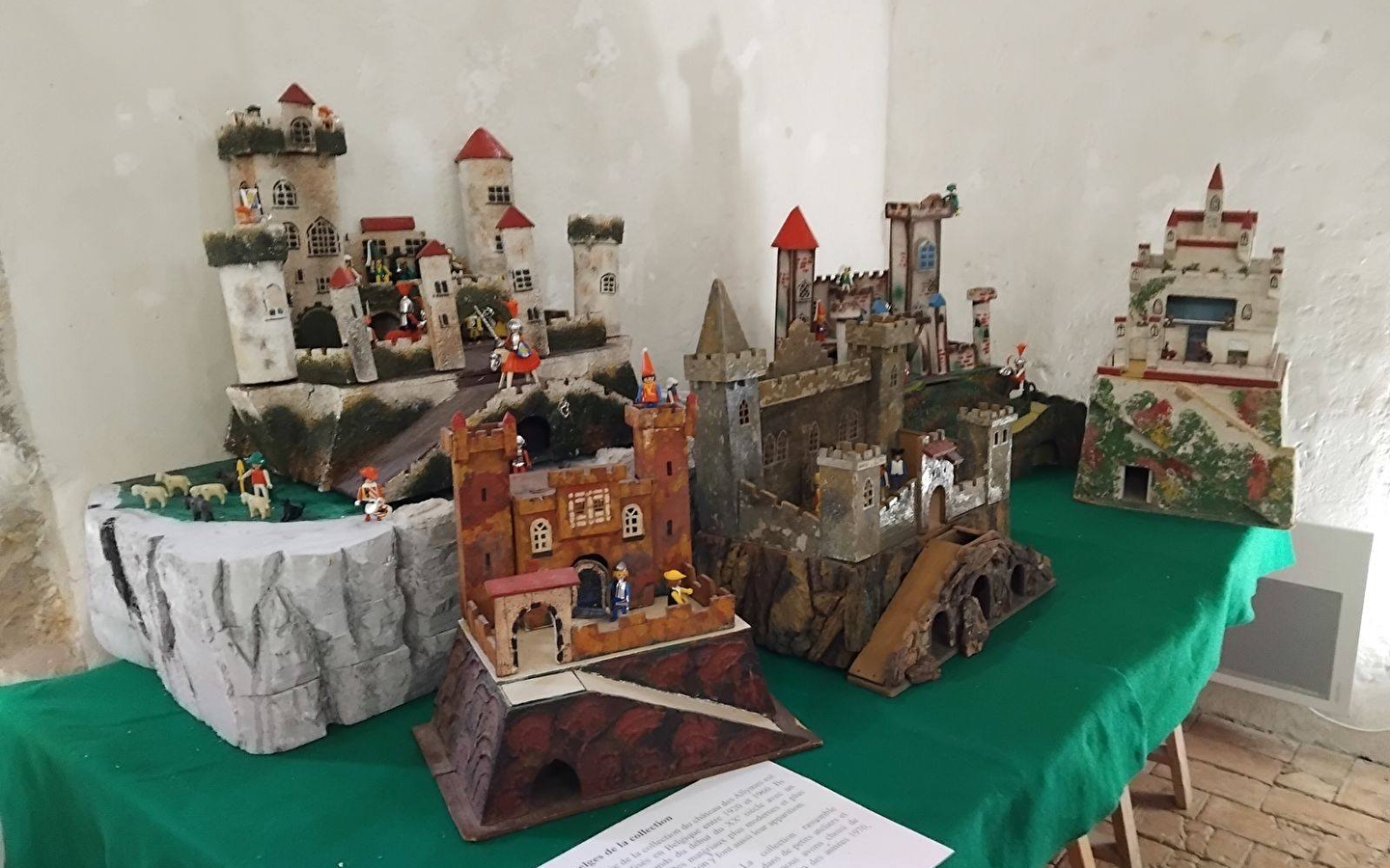 Un siècle de châteaux-jouets