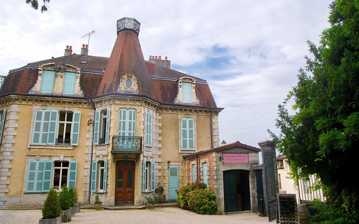 Poligny and Arbois, capitals of Comté and Jura wines
