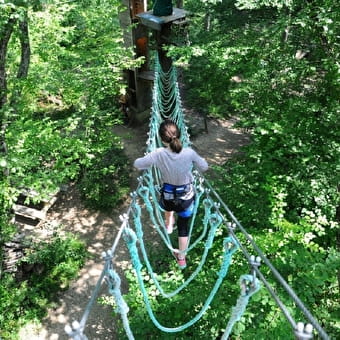 Accrobranche Parcours Rouge : ados et adultes avec Branche Evasion - AMBERIEU-EN-BUGEY