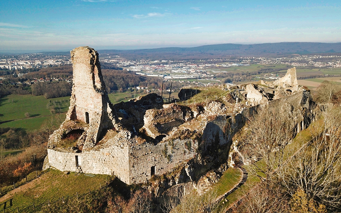 Guided tours of Montfaucon Castle