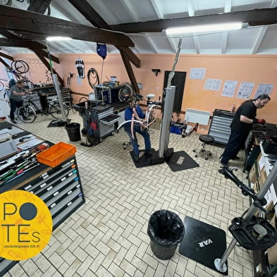 Solidarity bike workshop on the route des POTEs