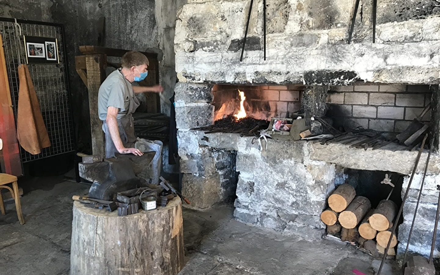 Blacksmithing demonstration - Musée de la pince