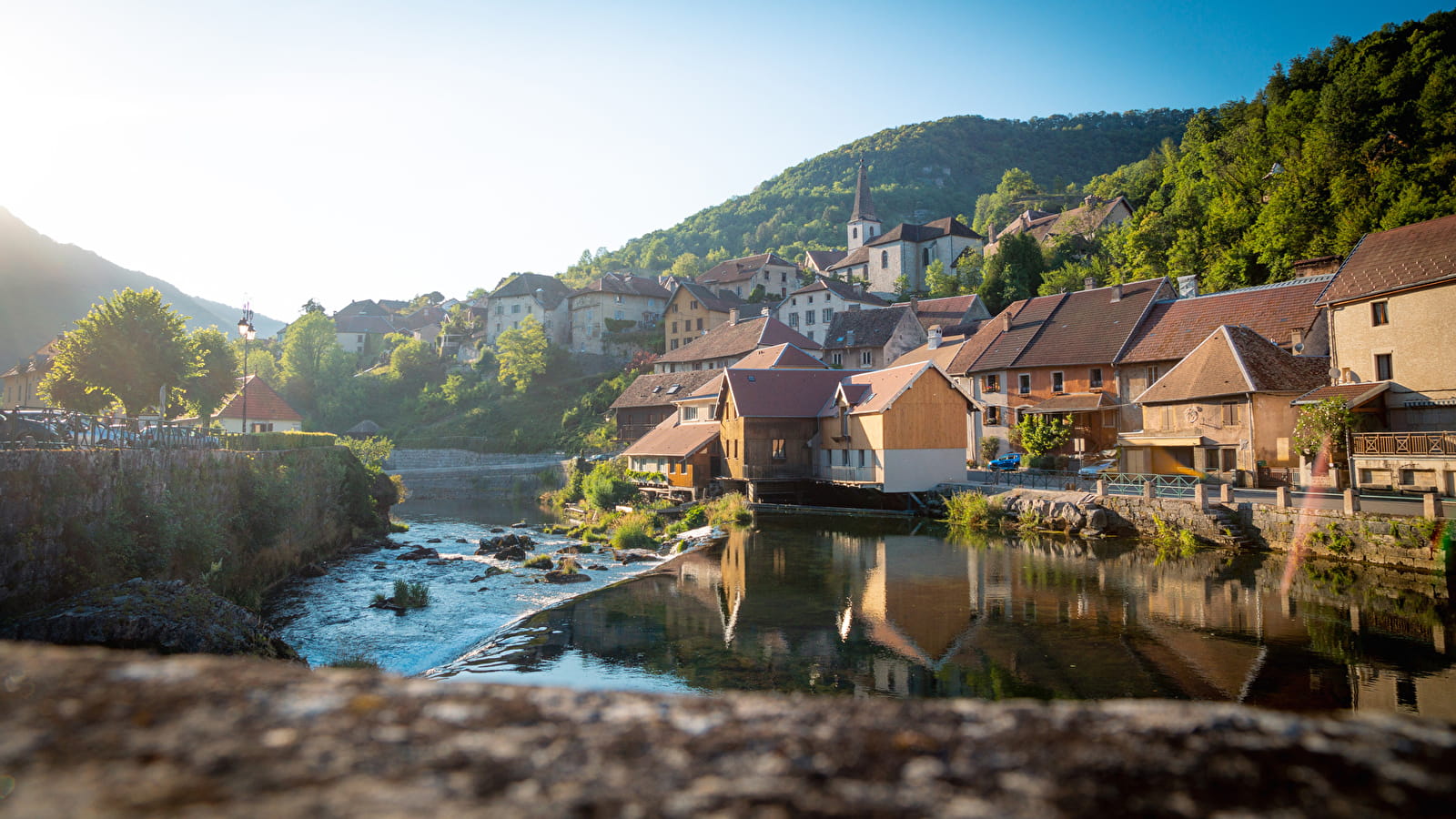 Visite guidée de Lods, plus beaux villages de France Montagnes du Jura