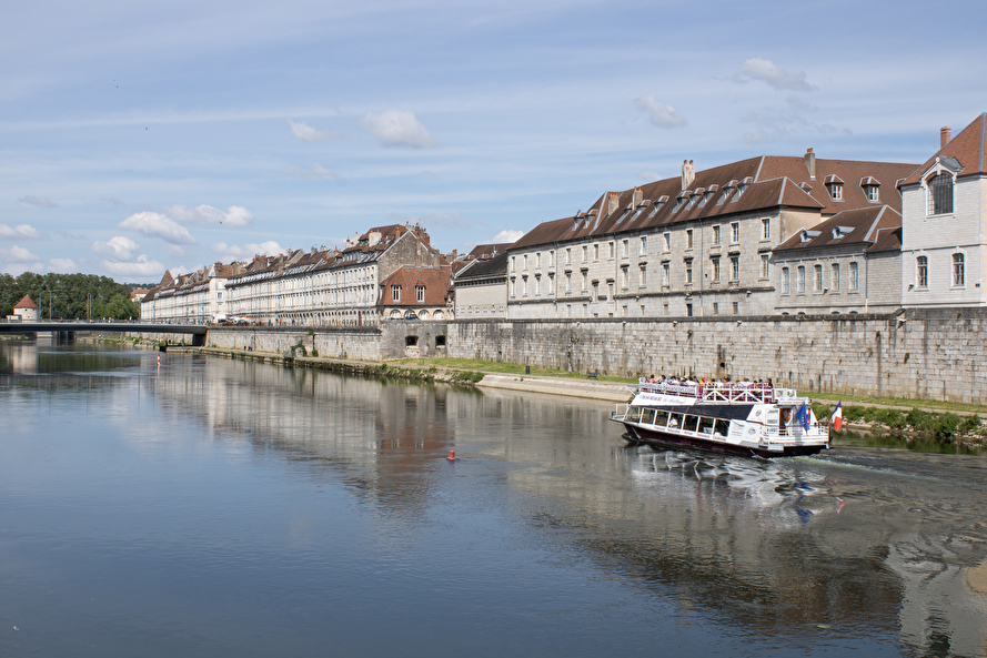 Girls in Besançon