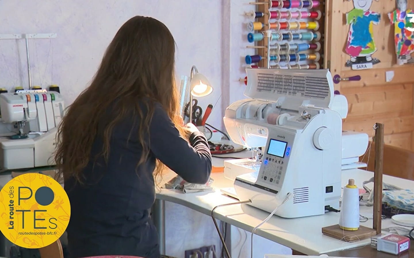 Participation in a sewing workshop using discarded textiles 