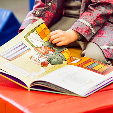 A cuddly morning full of stories