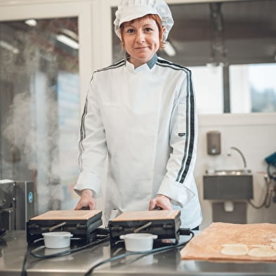 Visit to Géraldine's workshop - Biscuit factory in Saint-Amour