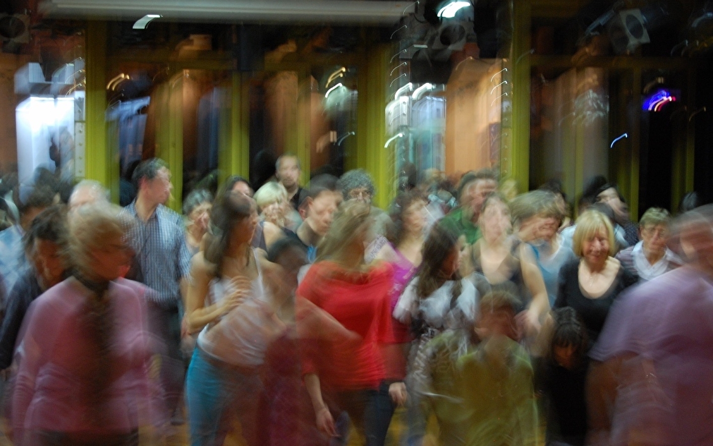 La fraternelle: Folk ball