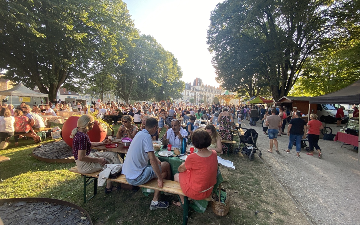 Farmers' market and barbecue
