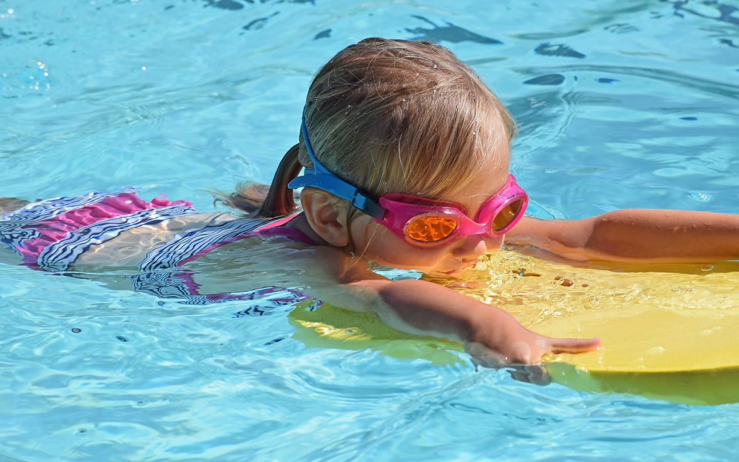 Children's swimming lessons (beginners)
