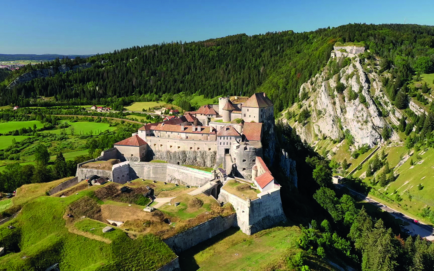 The unusual Doubs, in the heart of the Jura Mountains