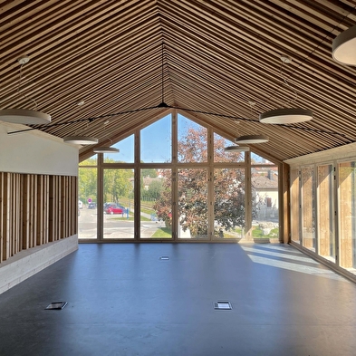 Visite de la maison des associations et de la culture de CHEVRY