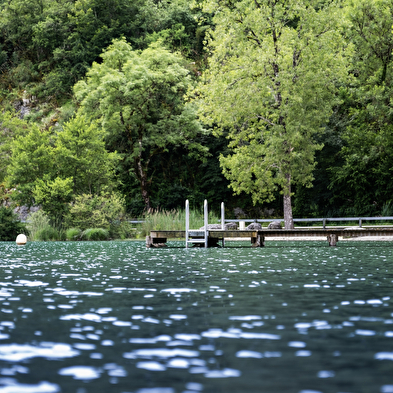 Baignade au lac de Virieu-le-Grand