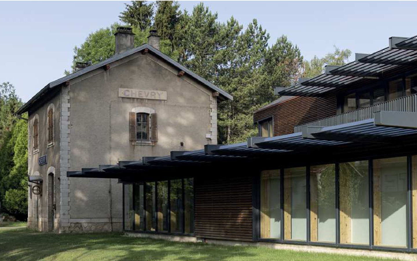 Visite de la maison des associations et de la culture de CHEVRY