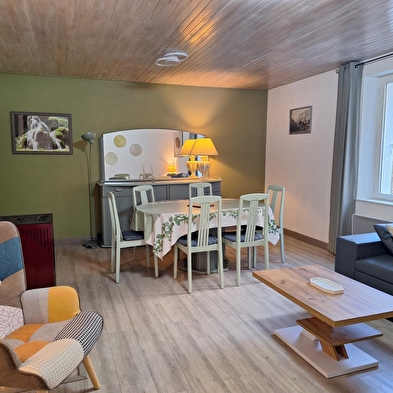 Au pied de la cascade