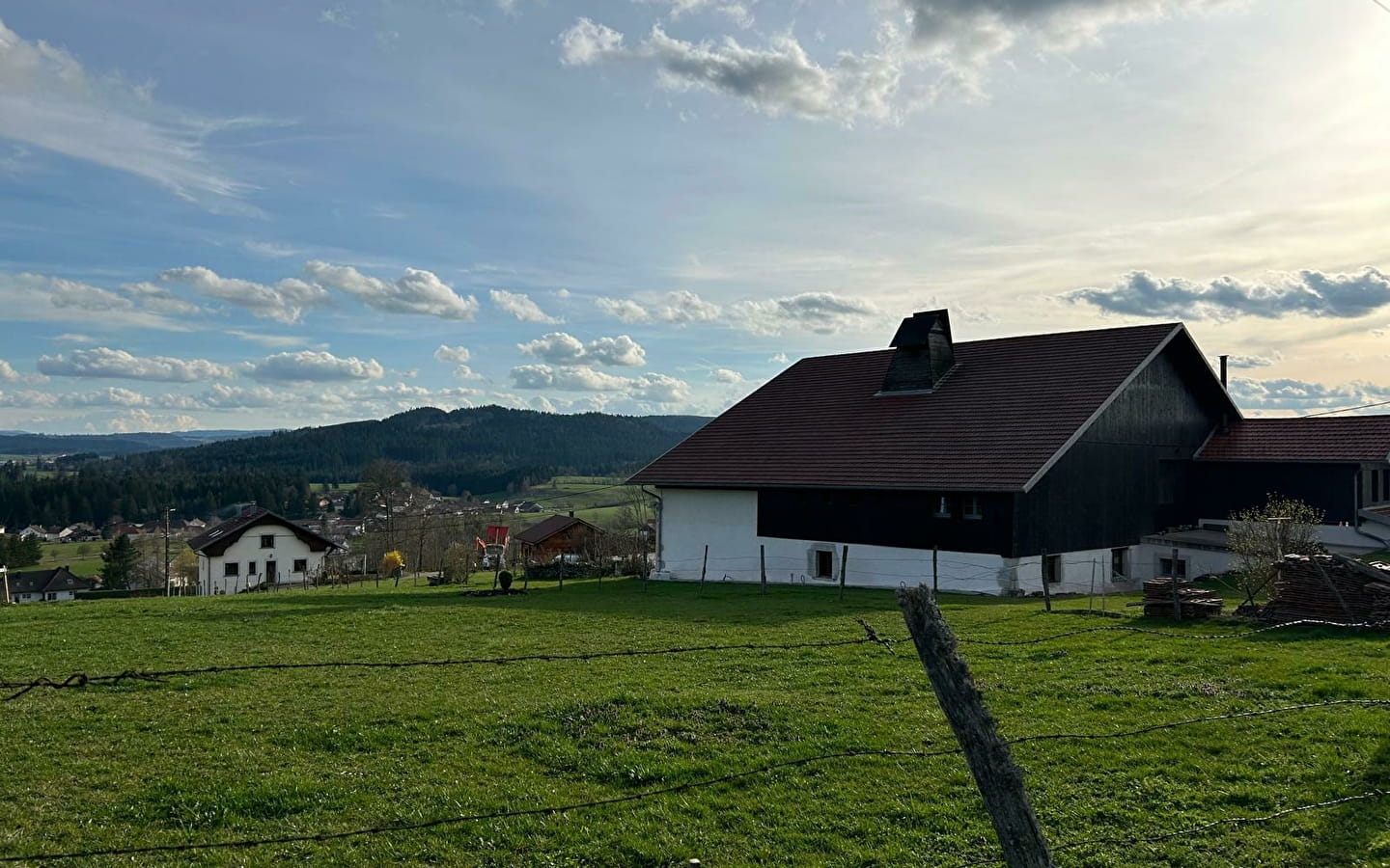 Visit to a Comtoise farmhouse restored as a home in Bonnétage