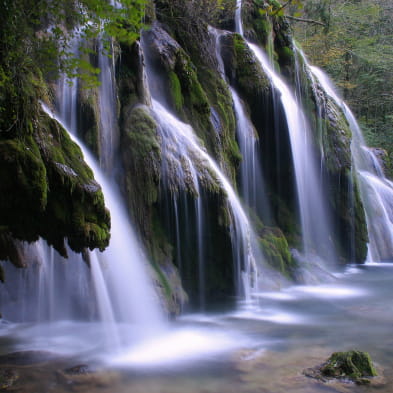 Reculée des Planches et cascade des Tufs