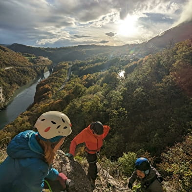 Initiation escalade sur la falaise de Mijoux avec Valserine Outdoor