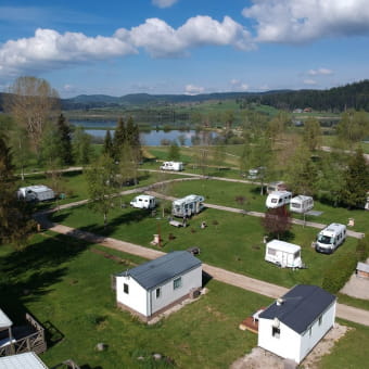 Mobil homes et chalets - Camping du lac de Remoray - LABERGEMENT-SAINTE-MARIE