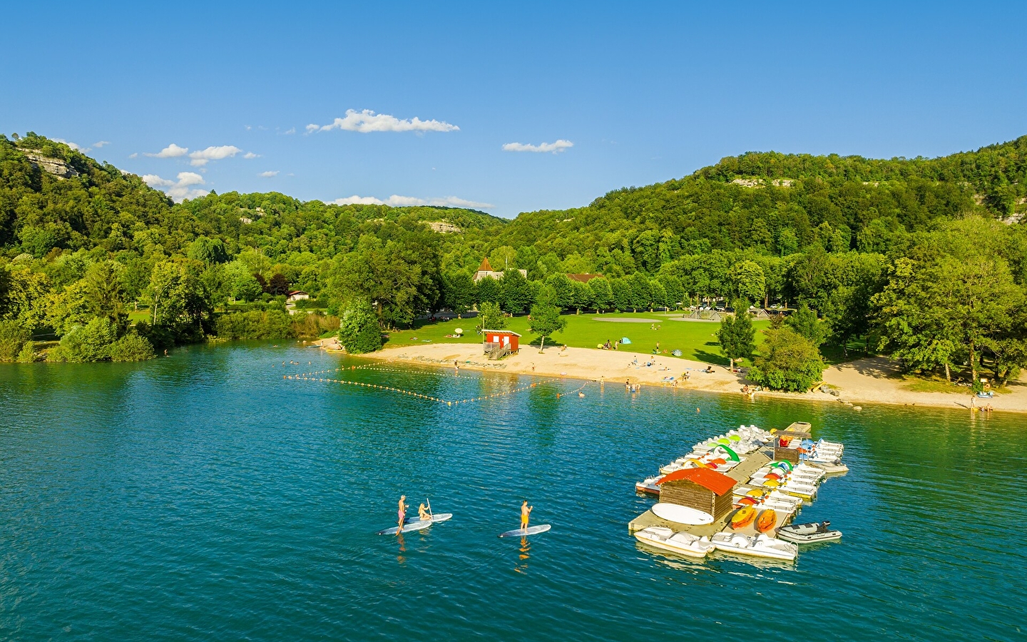 Plage du Domaine de Chalain