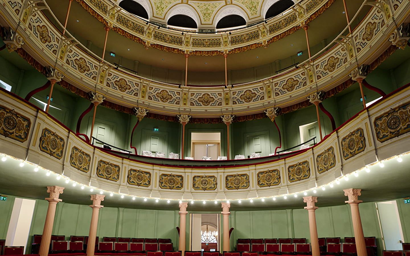 The architecture of the Dole theatre