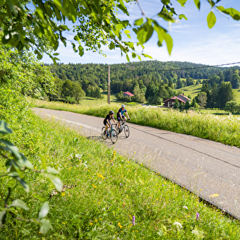 Discovering the highest lake in the Jura - Cycle route 05 - LONGCHAUMOIS