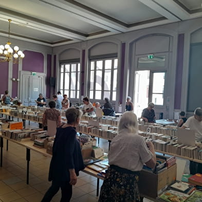 Sale of second-hand books in aid of the Besançon hospital library