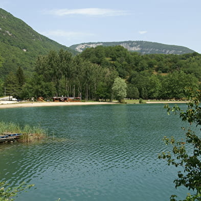 Baignade au lac de Virieu-le-Grand