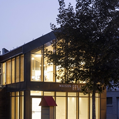 Visite de la maison des associations et de la culture de CHEVRY