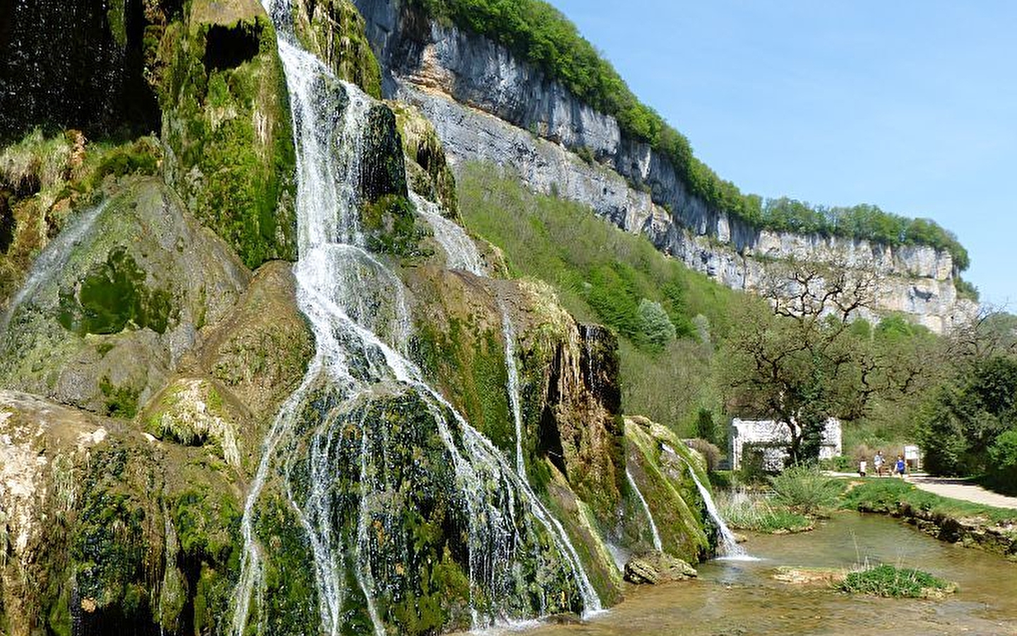 ESCAPADE IN THE JURA
